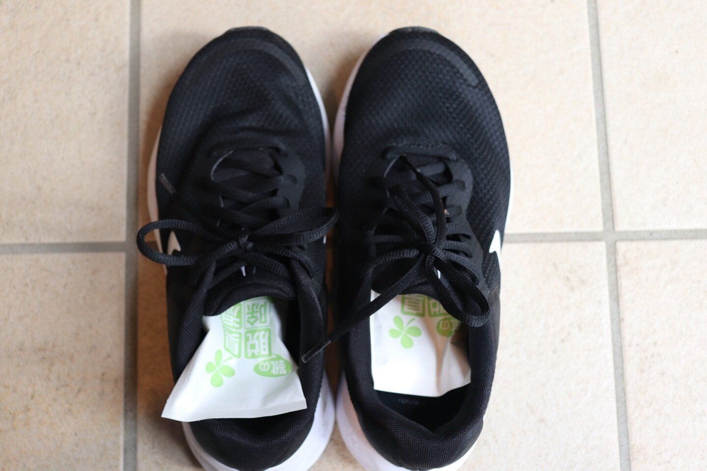 【ダイソー】濡れた靴に！雨の日の後に便利なダイソーグッズ