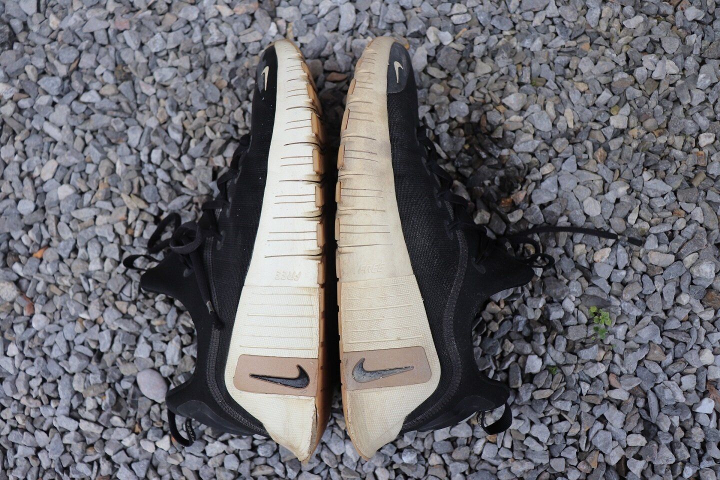 【ダイソー】濡れた靴に！雨の日の後に便利なダイソーグッズ