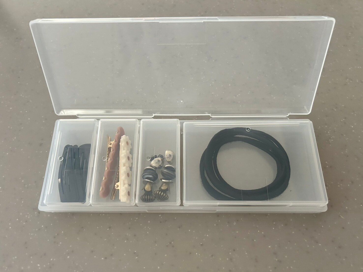 【ダイソー】絶対便利！きれいに仕分けして持ち運びできるカスタム小物収納ケースは複数個買いがおすすめ