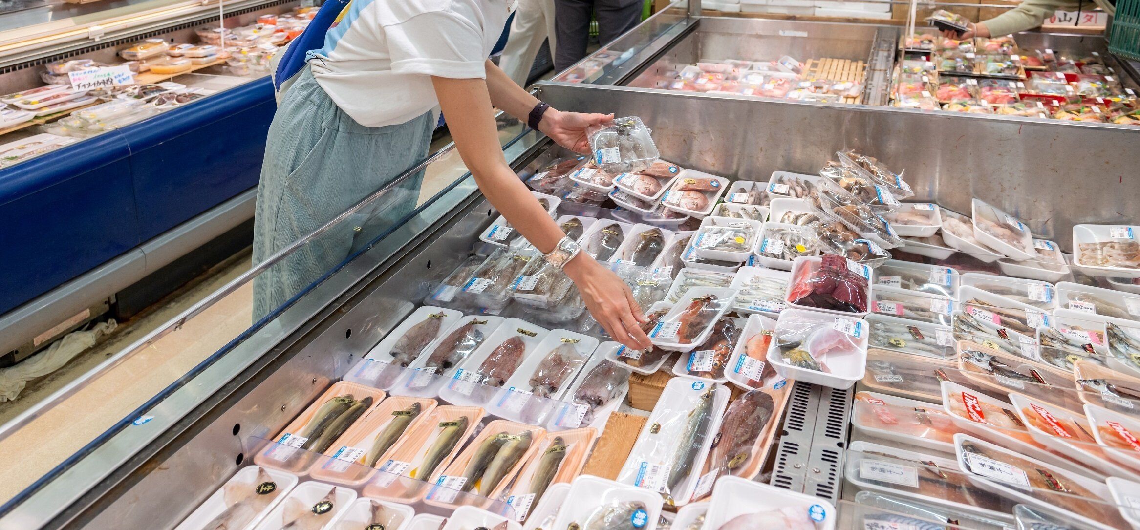 食費節約するなら「魚売り場の従業員」に注目!?食費がみるみる減るスーパーの回り方