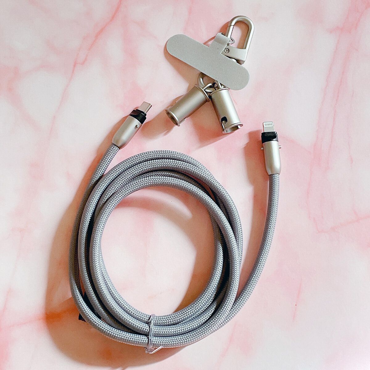 これで探さない・忘れない 3COINSのスマホショルダーが私の相棒に