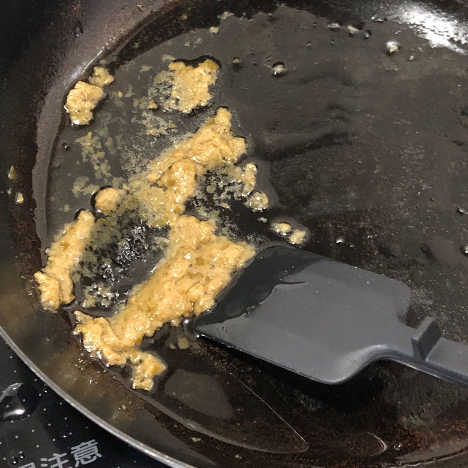 スパチュラで混ぜる