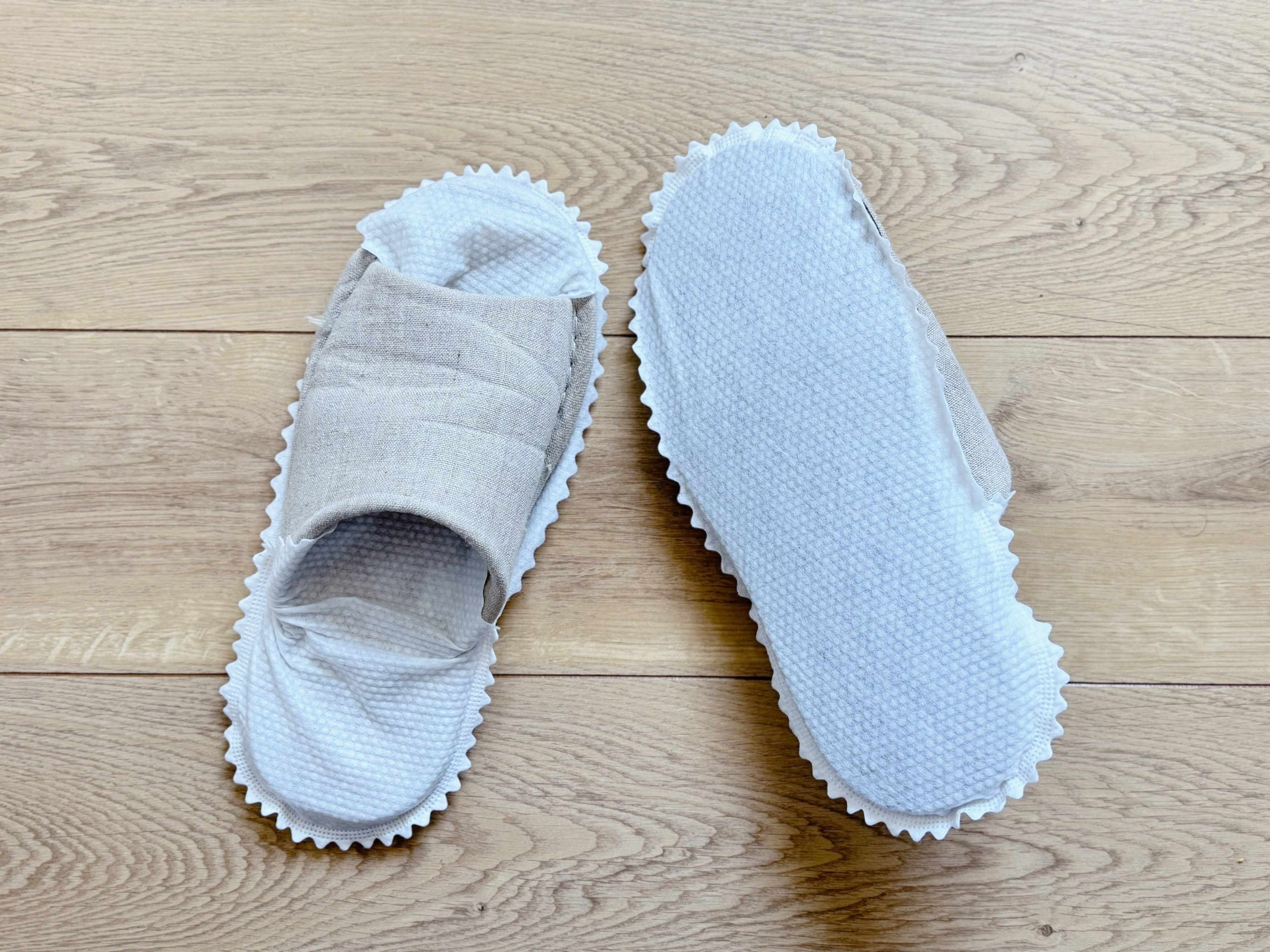 1.床そうじ用スリッパカバー(不織布)