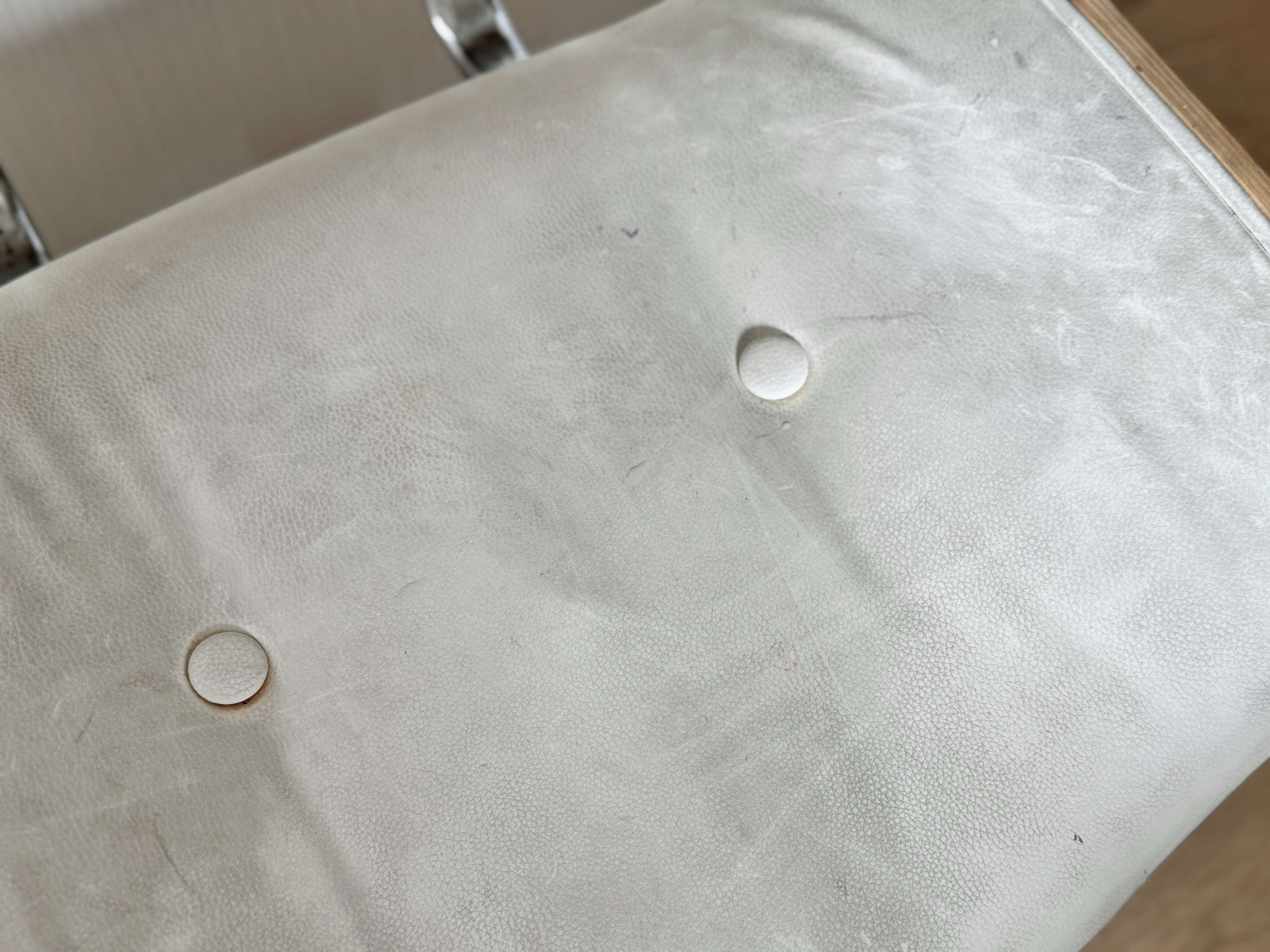 合皮のソファーで試してみた！