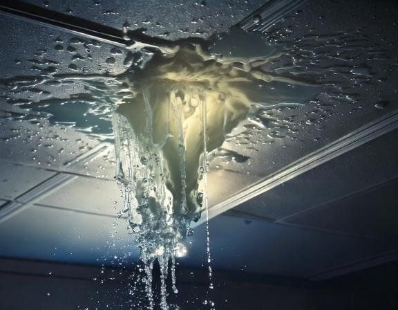 【夢占い】漏らす夢の意味とは？状況、場所、感情ごとに徹底解説！