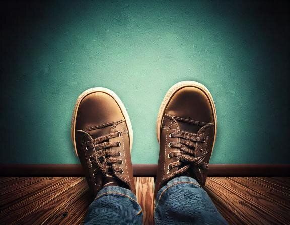 【夢占い】靴を探す夢の意味とは？シチュエーション別に深掘り解説！