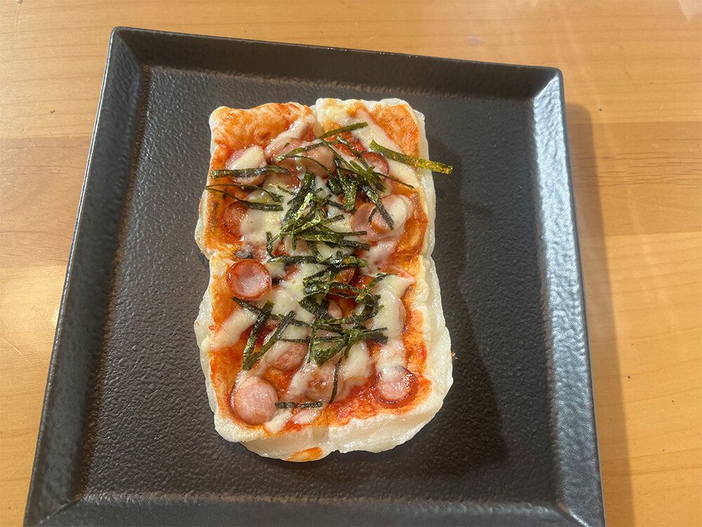 最近我が家でヒットしているのが「餅ピザ」!