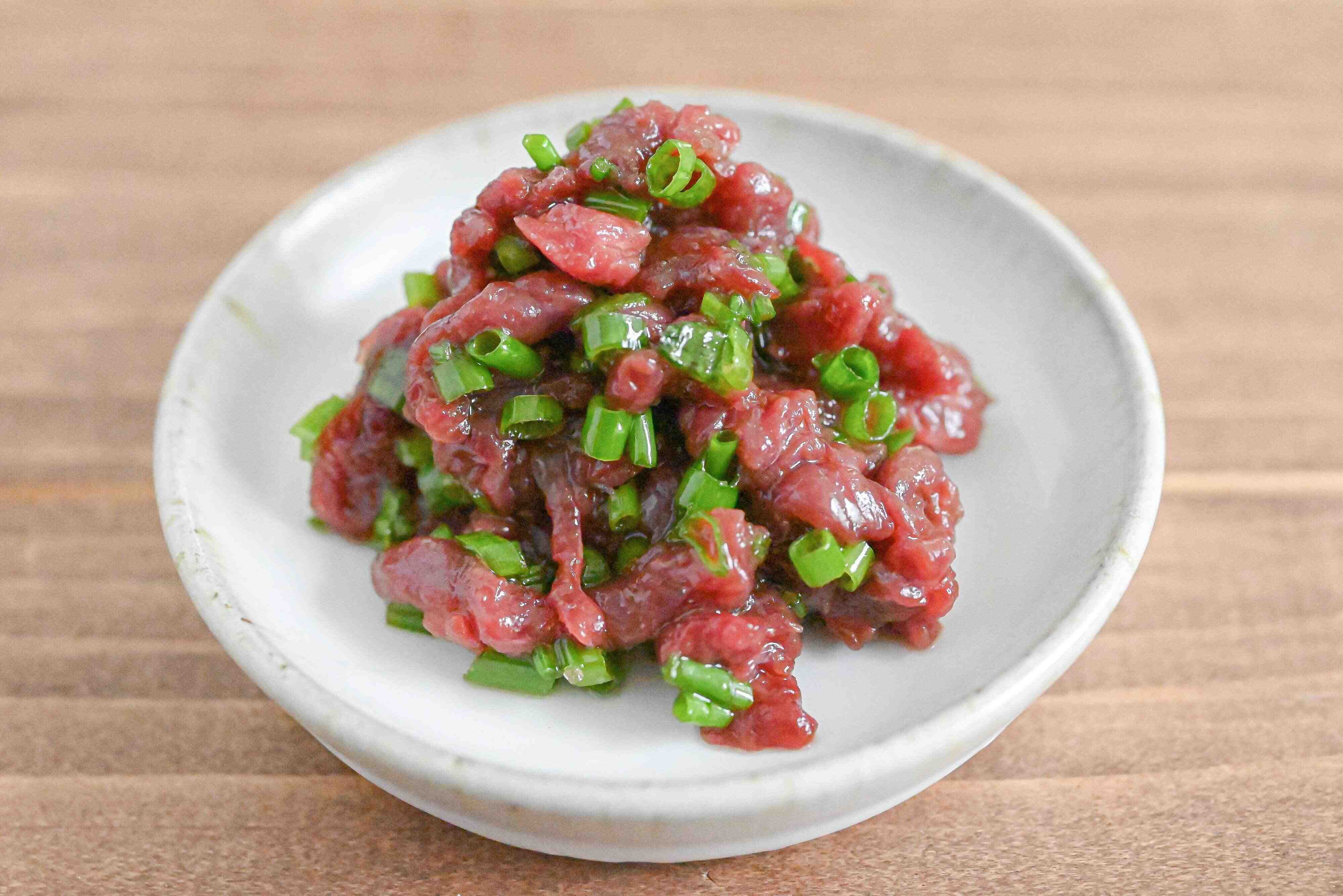 お店で出てくるような「馬肉ユッケ」をワンコイン以下のお値段で！