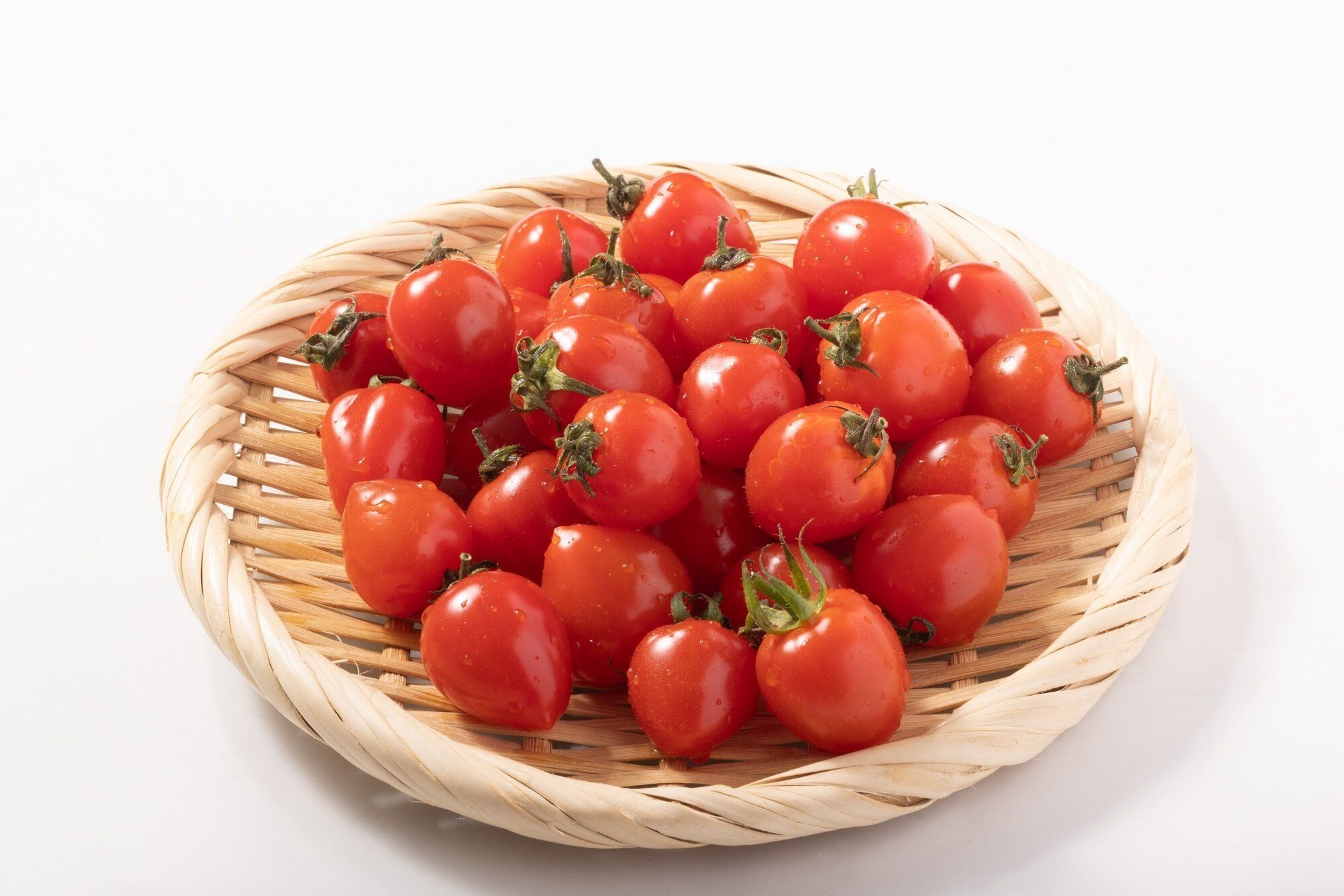 トマトを食べすぎるとどうなる?栄養と効能、加工品についても詳しく解説