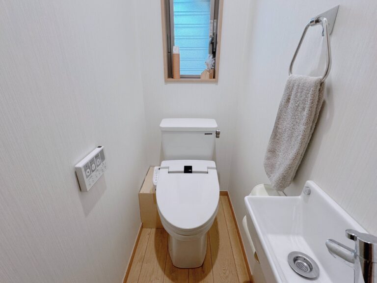 「気付かなかった」では済まされない！知らずに放置するとクサい家に…!?トイレ掃除で忘れがちな3つの場所