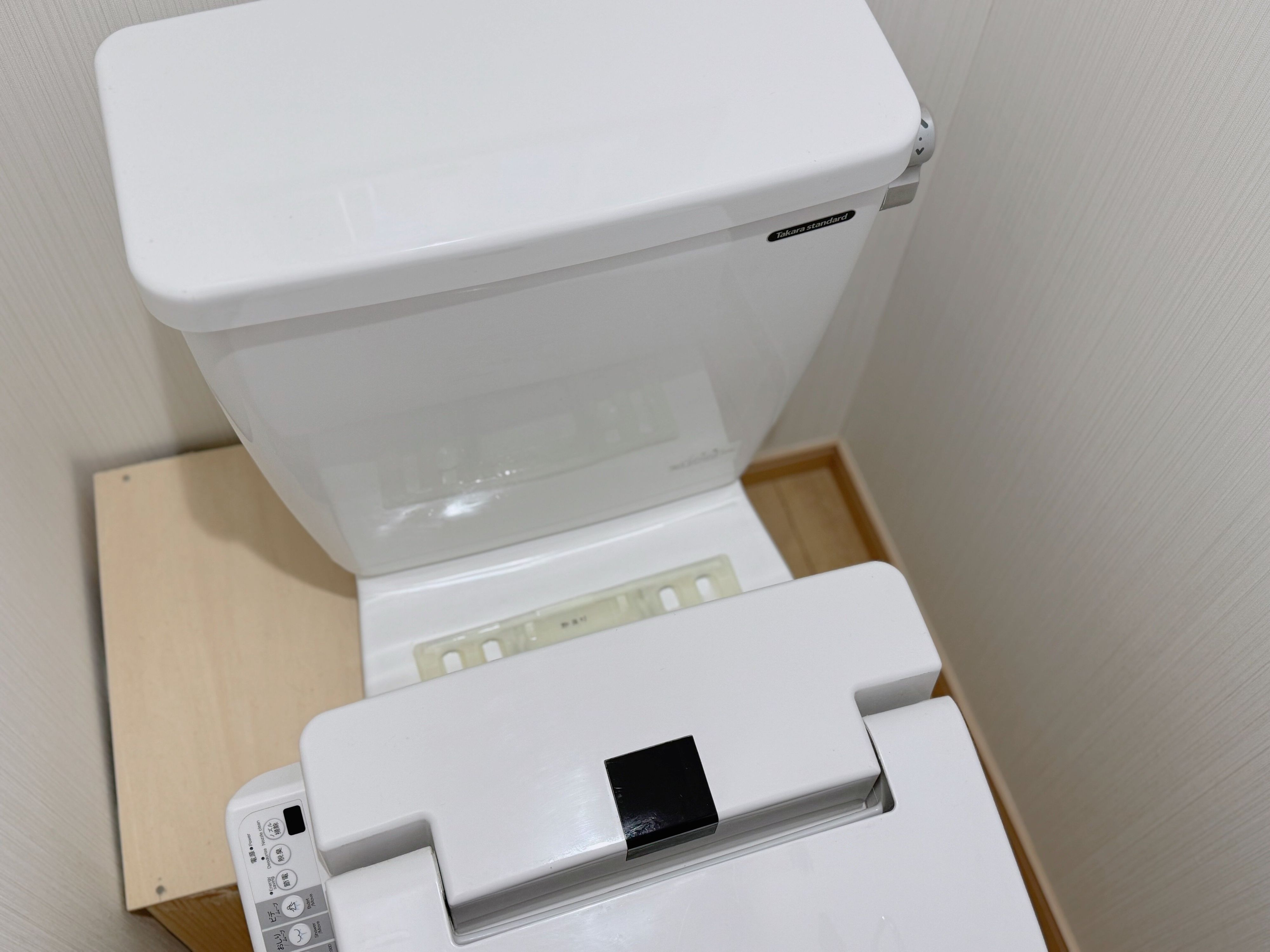 忘れがちな場所 2.便器とタンクの間