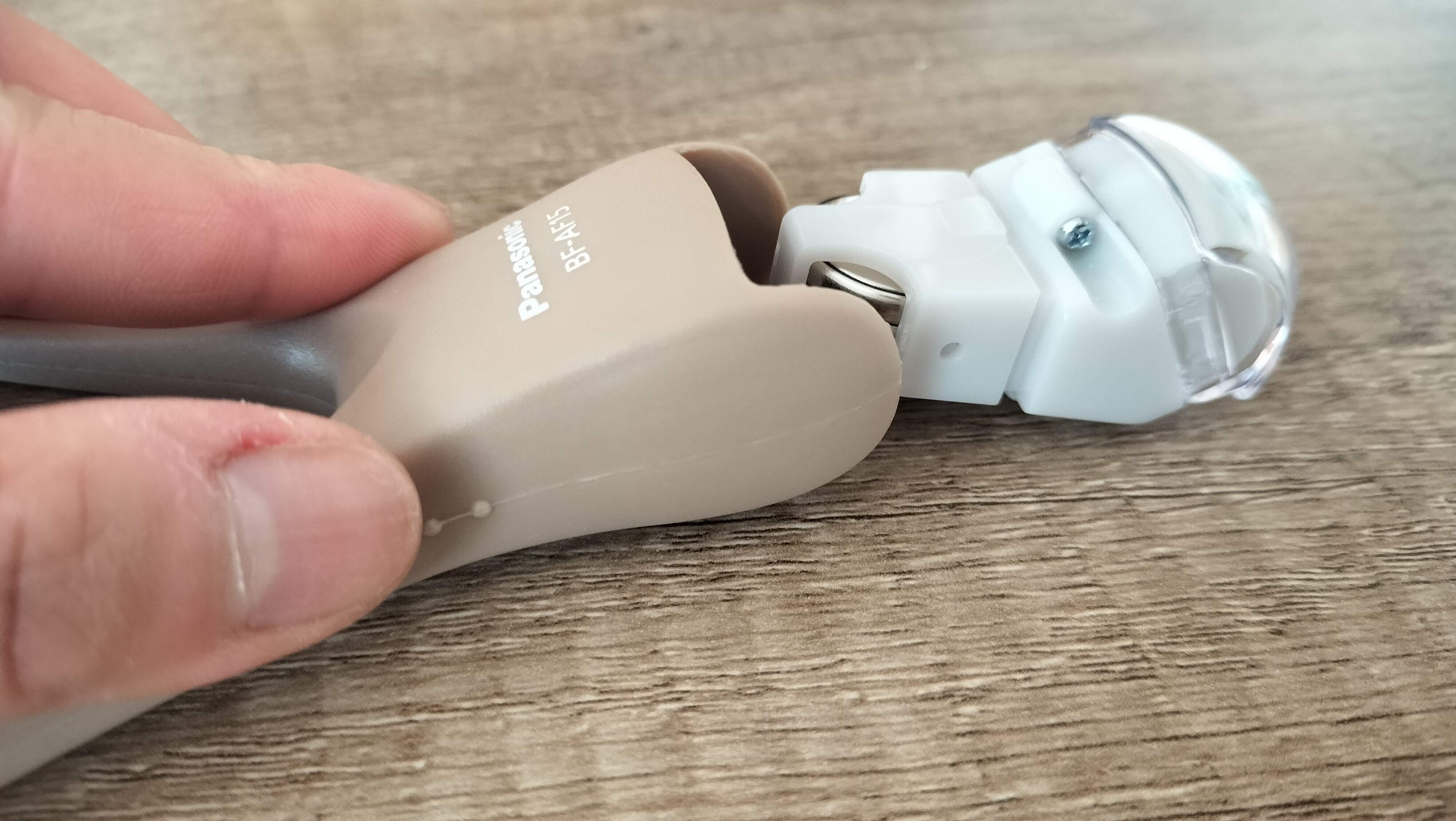 電池を変えるときの取り外し方