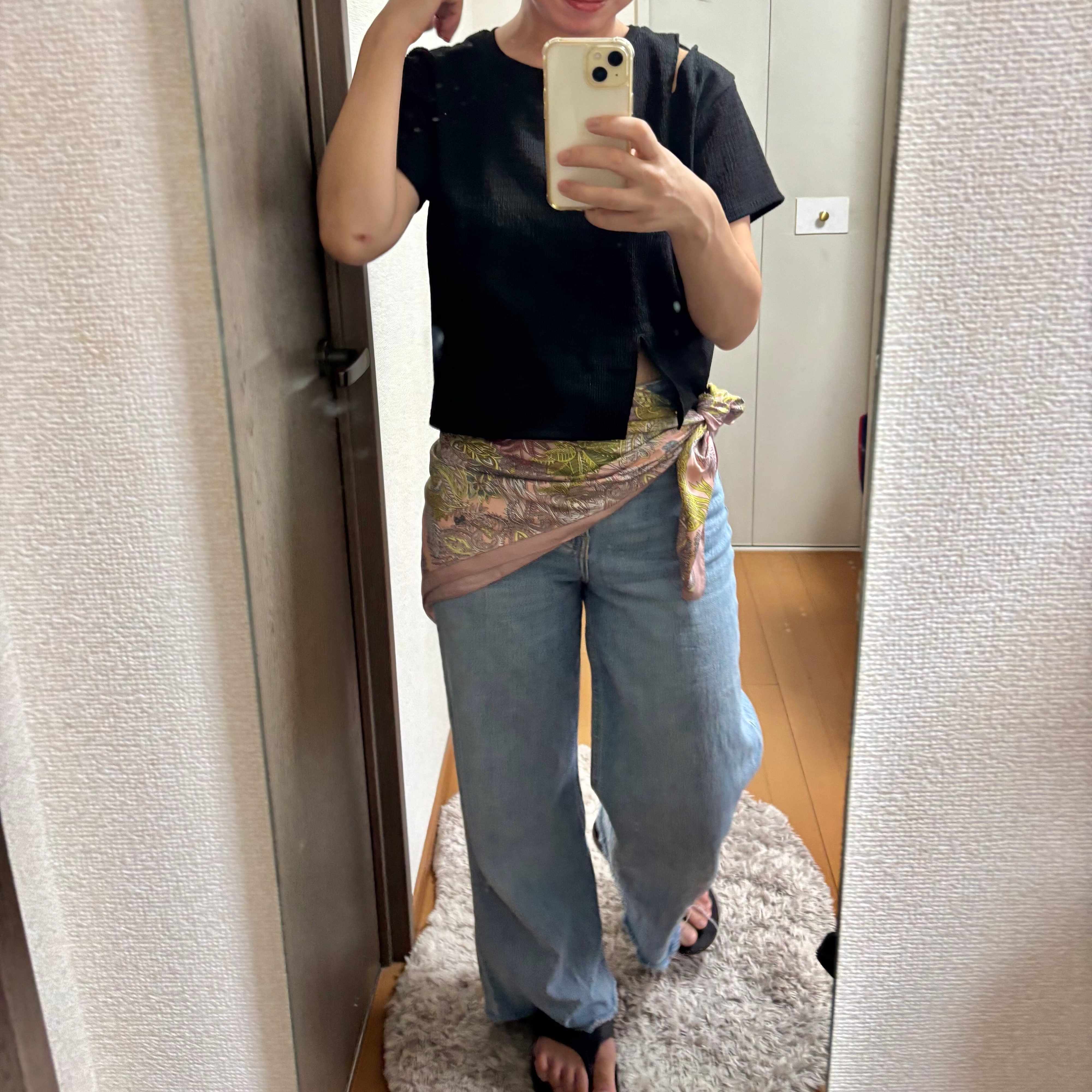 スカーフ腰巻きコーデ