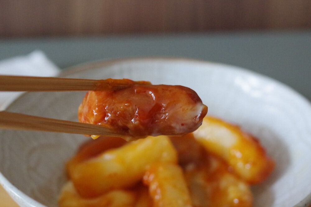 【セブン】とろ~りチーズと旨辛味が絶妙!おうち居酒屋風「冷凍食品」を暑い日・疲れた日の一品に