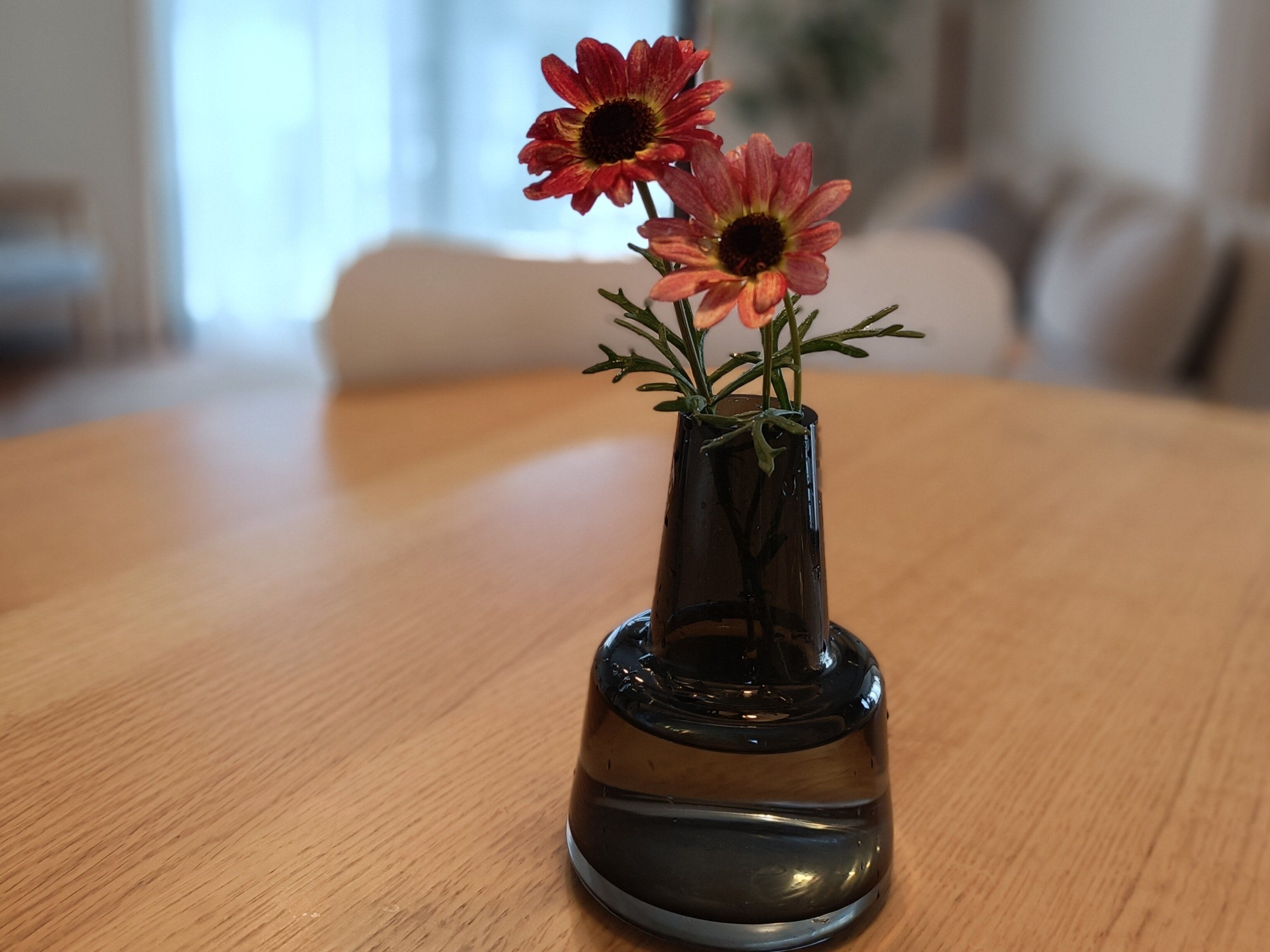 ダイニングテーブルの花