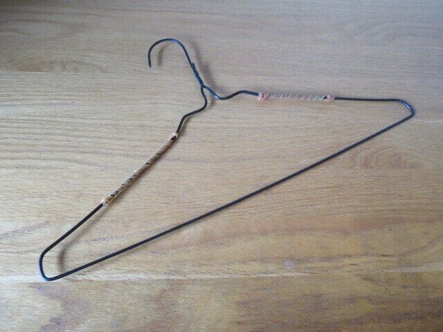 ハンガーに輪ゴムを巻きつけるだけ