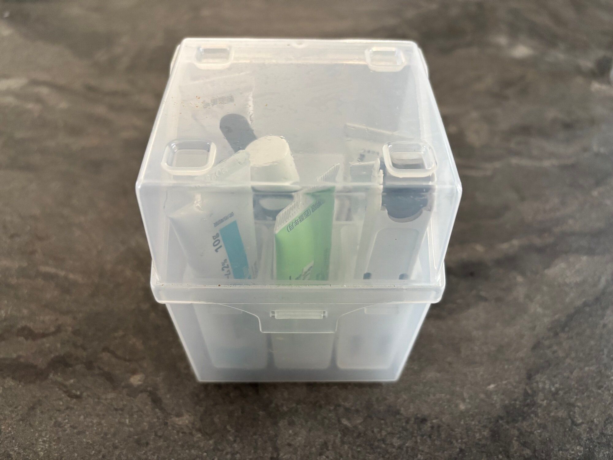 DAISOで見つけた!「あれ、どこいった?」迷子になりやすい軟膏のスッキリ収納が叶う優れモノ