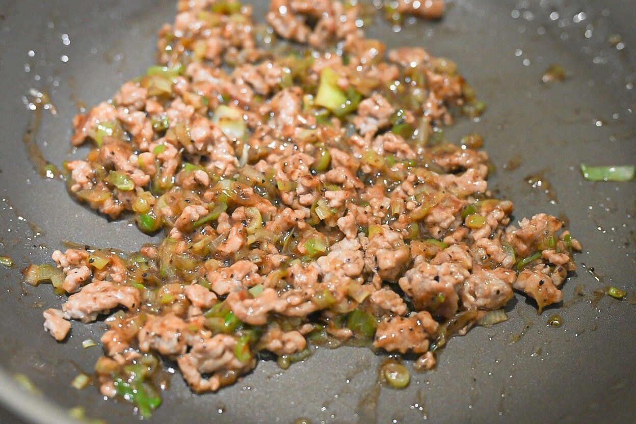 黒胡椒醤を和えたひき肉