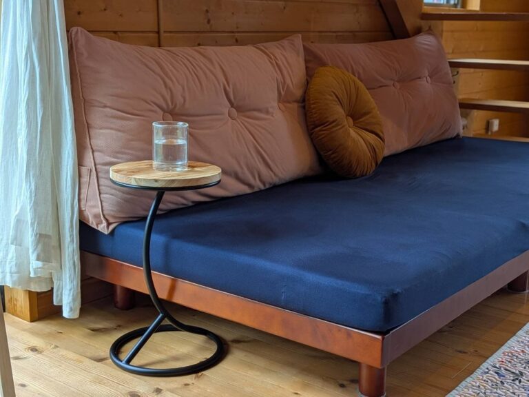 【サリュ】スリコ姉妹店が熱い！万能家具が3,000円ちょっと!?マニア大絶賛「サイドテーブル」