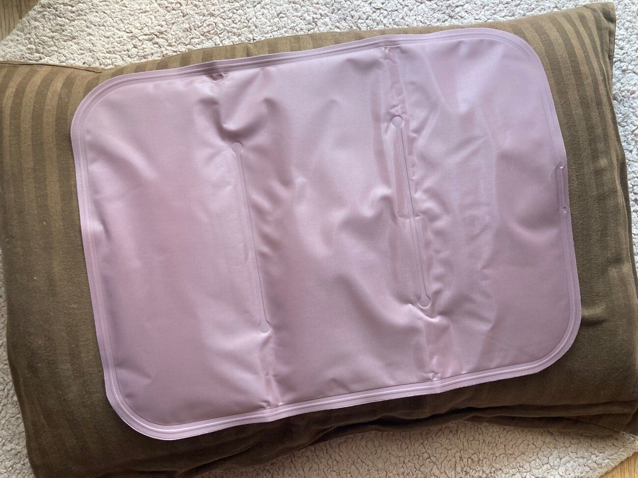 【ダイソー】猛暑の必需品かも!冷やさなくてもひんやり冷たくて気持ちいい「抗菌ジェルマット」