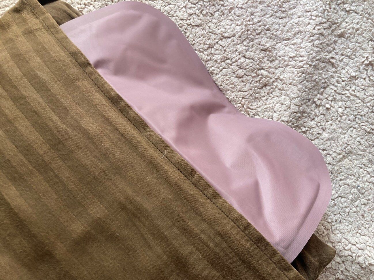 【ダイソー】猛暑の必需品かも!冷やさなくてもひんやり冷たくて気持ちいい「抗菌ジェルマット」