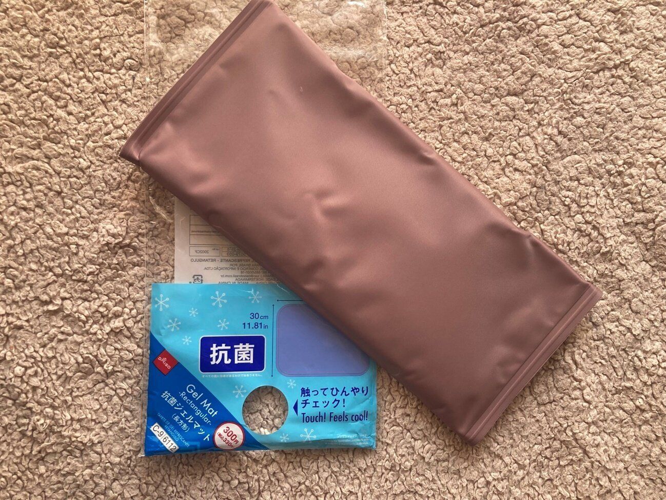 【ダイソー】猛暑の必需品かも!冷やさなくてもひんやり冷たくて気持ちいい「抗菌ジェルマット」