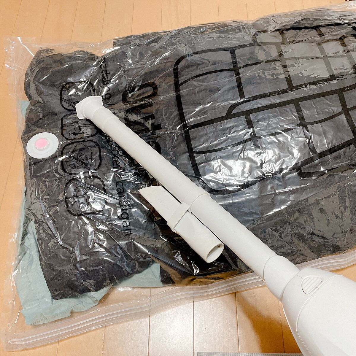 掃除機のT字ヘッドを外してアタッチメントに差し込む