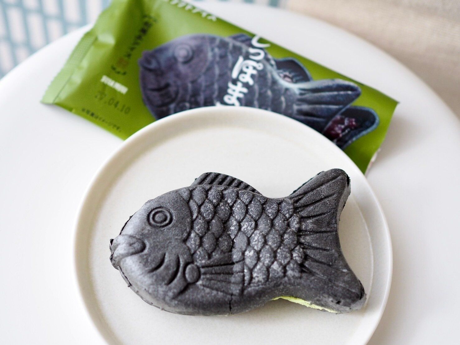 シャトレーゼ「和菓子アイス たい焼き最中 宇治抹茶 しっぽまであん 黒蜜風味粒餡入」商品写真