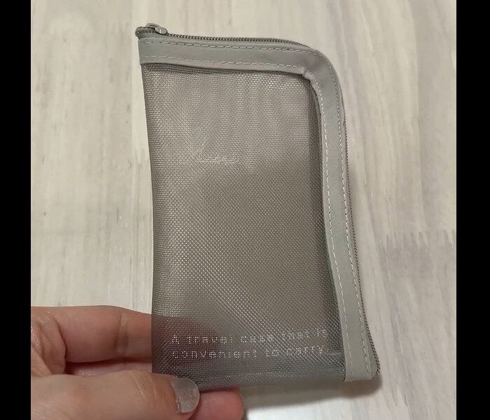 【セリア】サイズが神!
メイクお直しポーチ