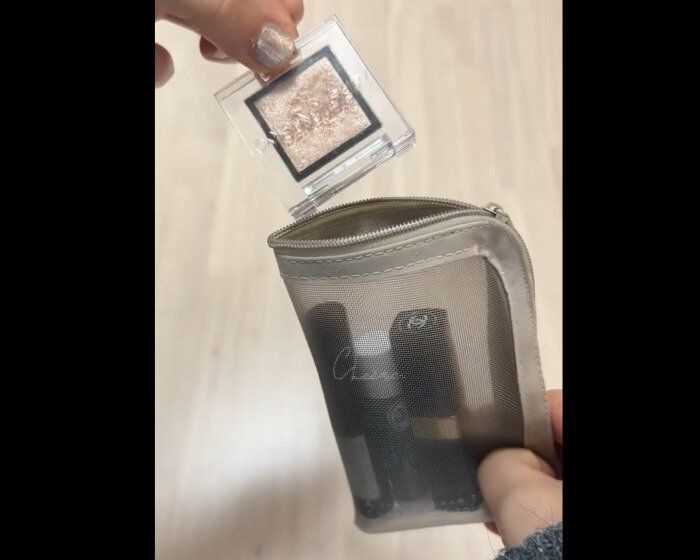 【セリア】サイズが神!
メイクお直しポーチ