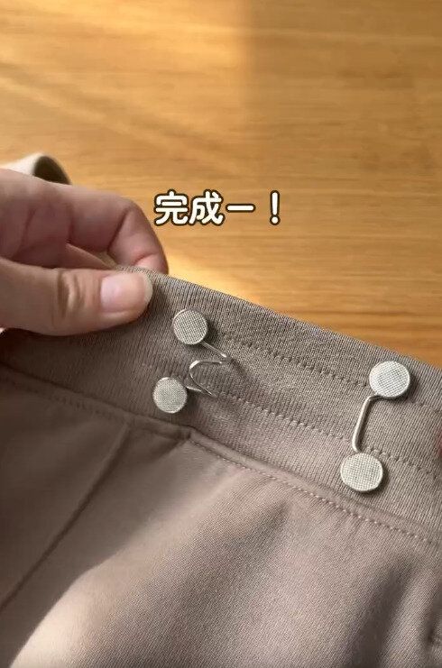 【キャンドゥ】針も糸も使わないで取り付け可能