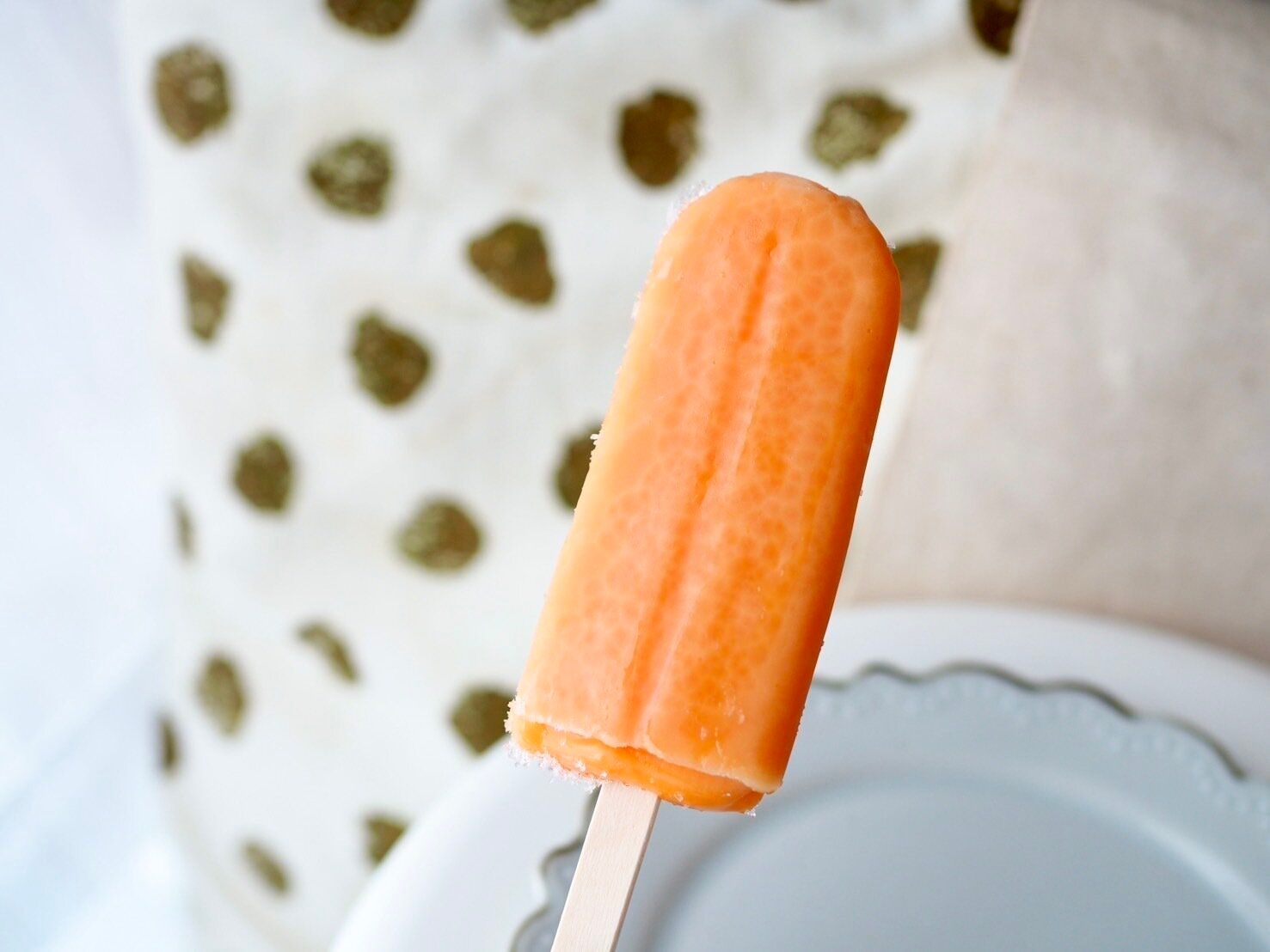 シャトレーゼ「果実食感バー 北海道赤肉メロン」商品写真