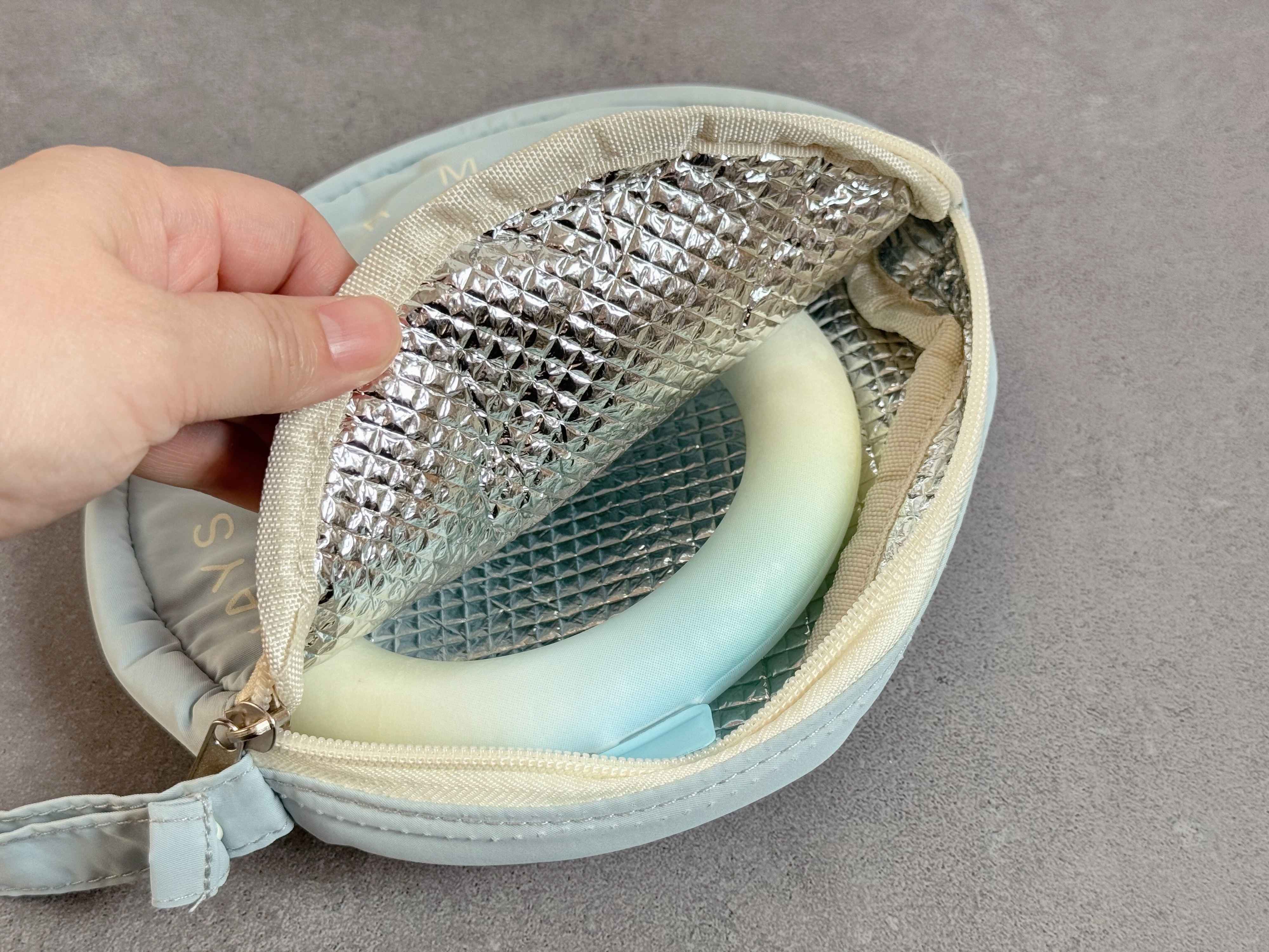 「クールネックバンド」がぴったり入る!