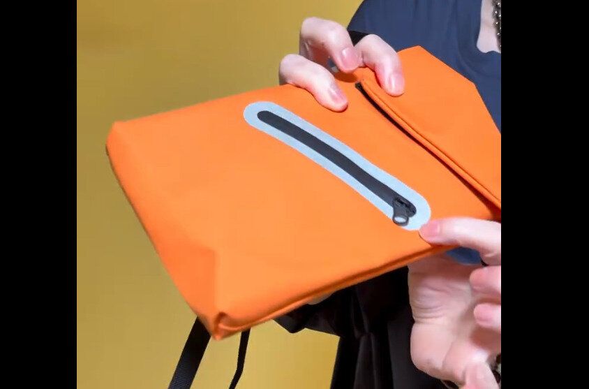 【ワークマン】スマホがすっぽり！防水リフレクトミニショルダー