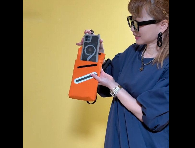 【ワークマン】スマホがすっぽり！防水リフレクトミニショルダー