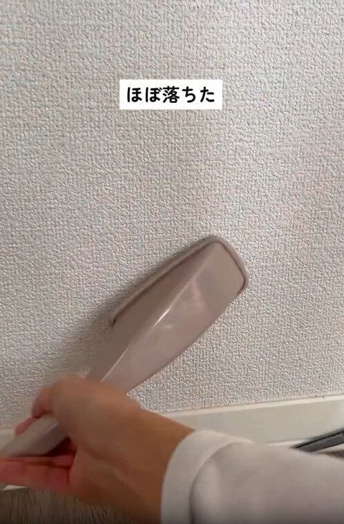 【ダイソー】軽くこするだけで壁の汚れもすっきりきれいに落ちる