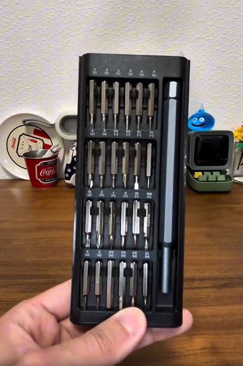 【ダイソー】24個のビットとドライバ本体がセット