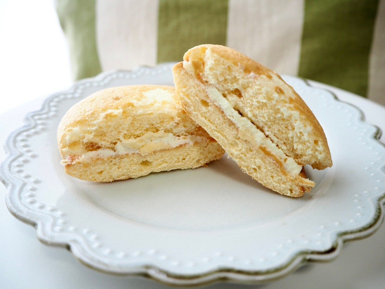 シャトレーゼ「瀬戸内レモンブッセ」断面写真