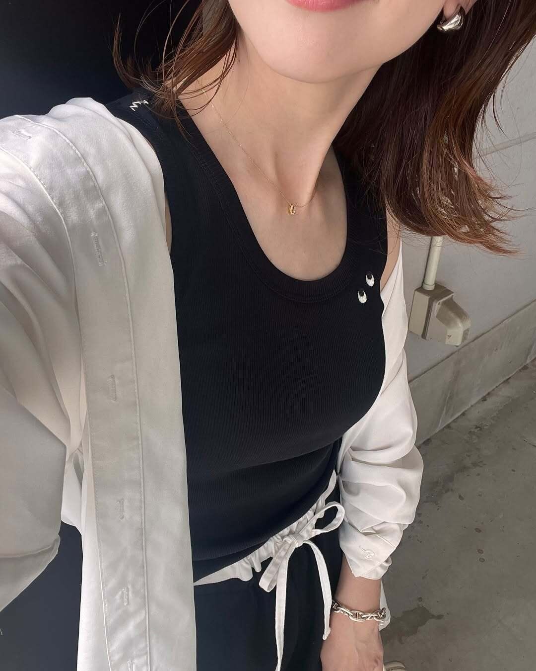 【ユニクロ】可愛い“おめめ”がチラリ！大人気コラボTシャツ＆タンクトップをゲットせよ