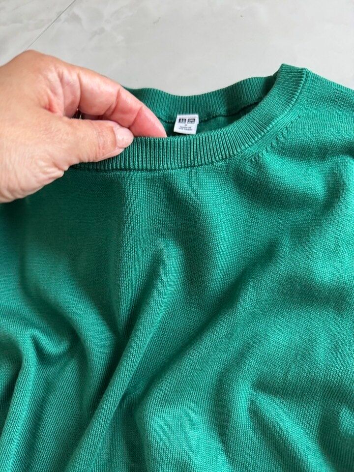 ユニクロ　UVカットクルーネックセーター