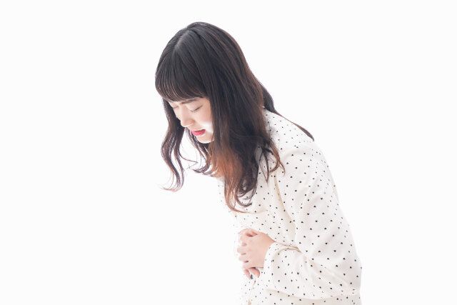 「ただの腹痛」ですまないかも!?麻痺や呼吸困難…食中毒が招く“命の危険”とは