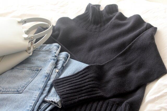 ミニマリストの女性の服選びのポイントとは?必須アイテムや世代別おすすめコーデを紹介!