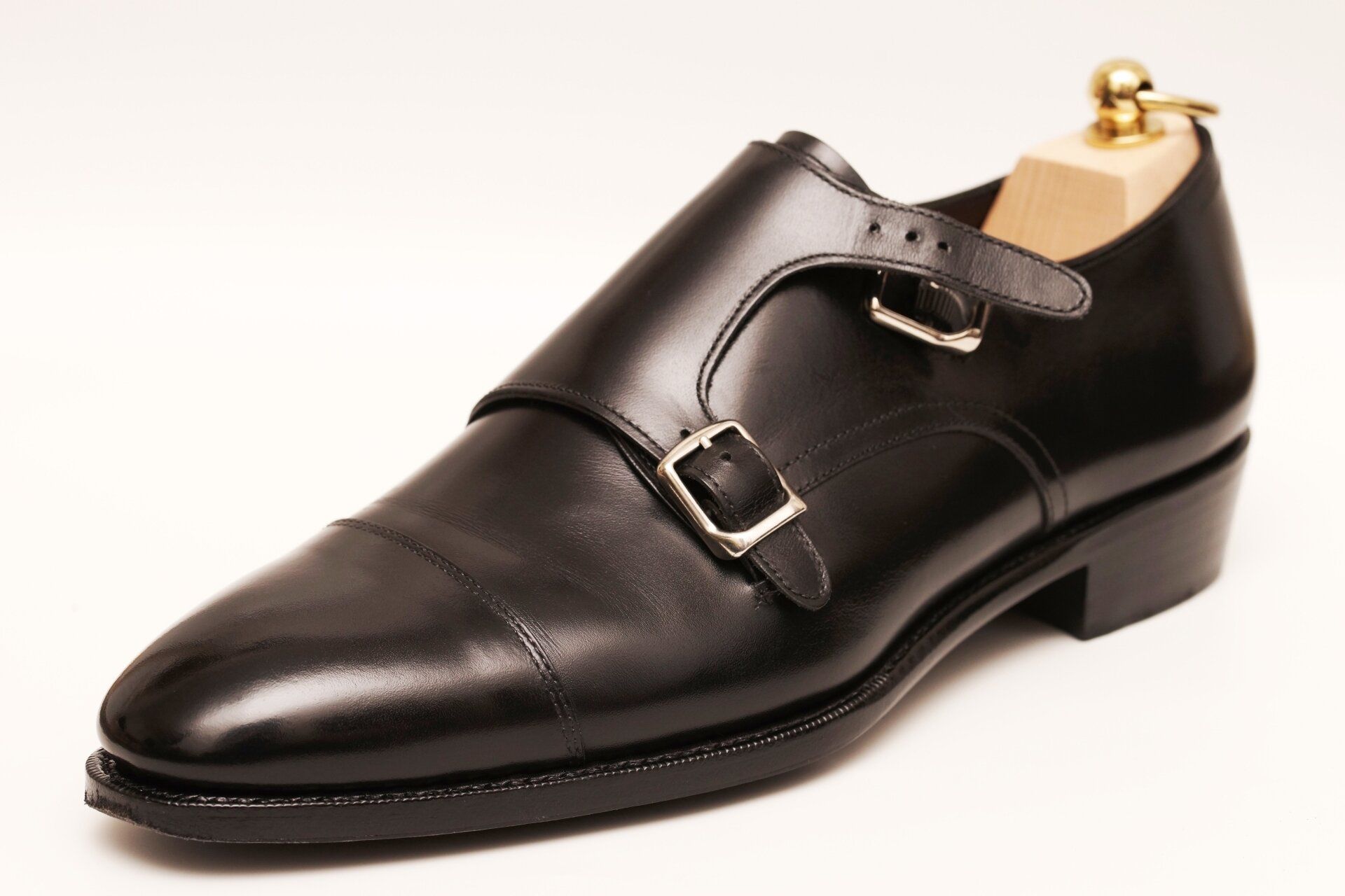 メンズのカジュアルスタイルにおすすめの革靴〇選&コーデ例〇選《2024》