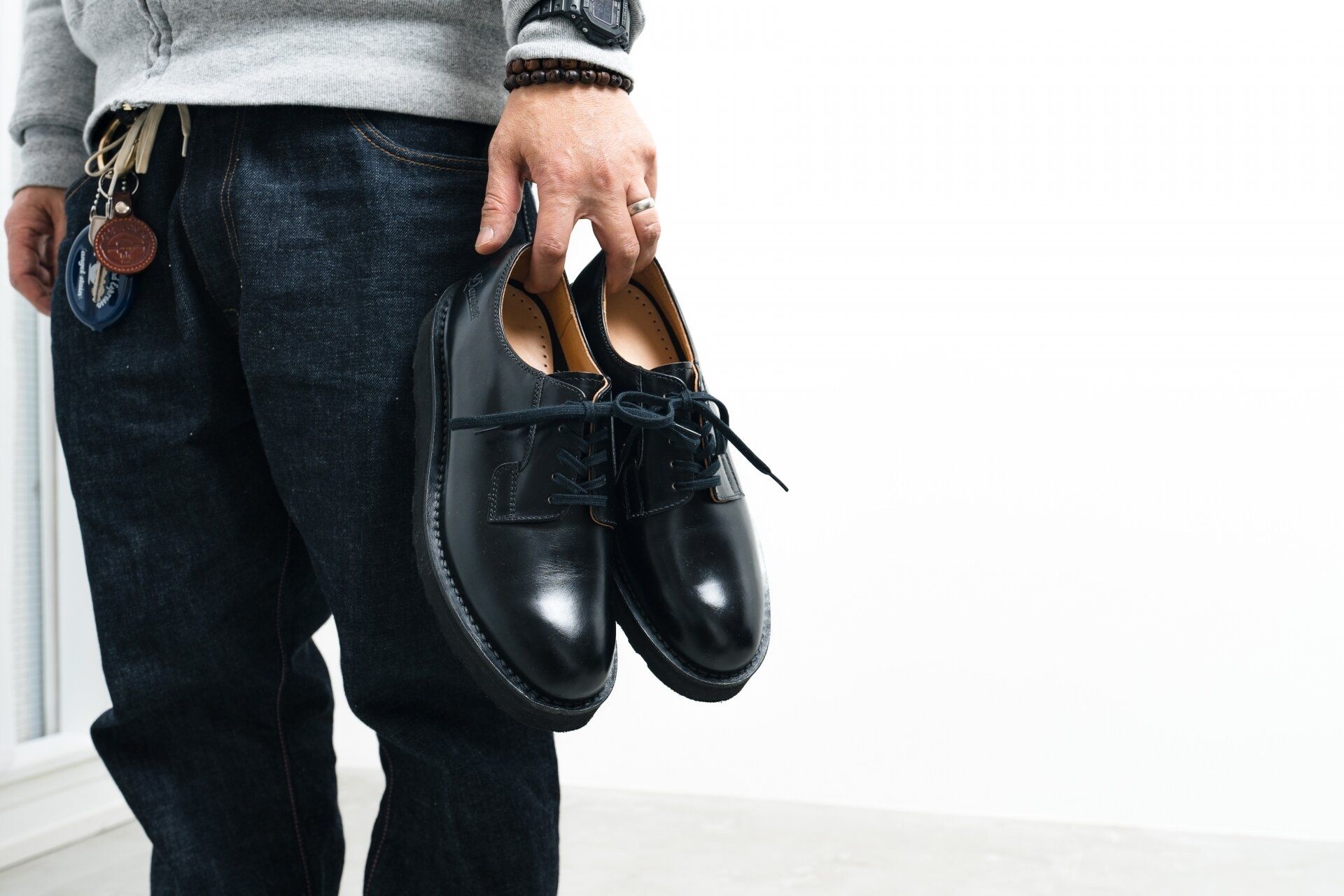 メンズのカジュアルスタイルにおすすめの革靴〇選&コーデ例〇選《2024》