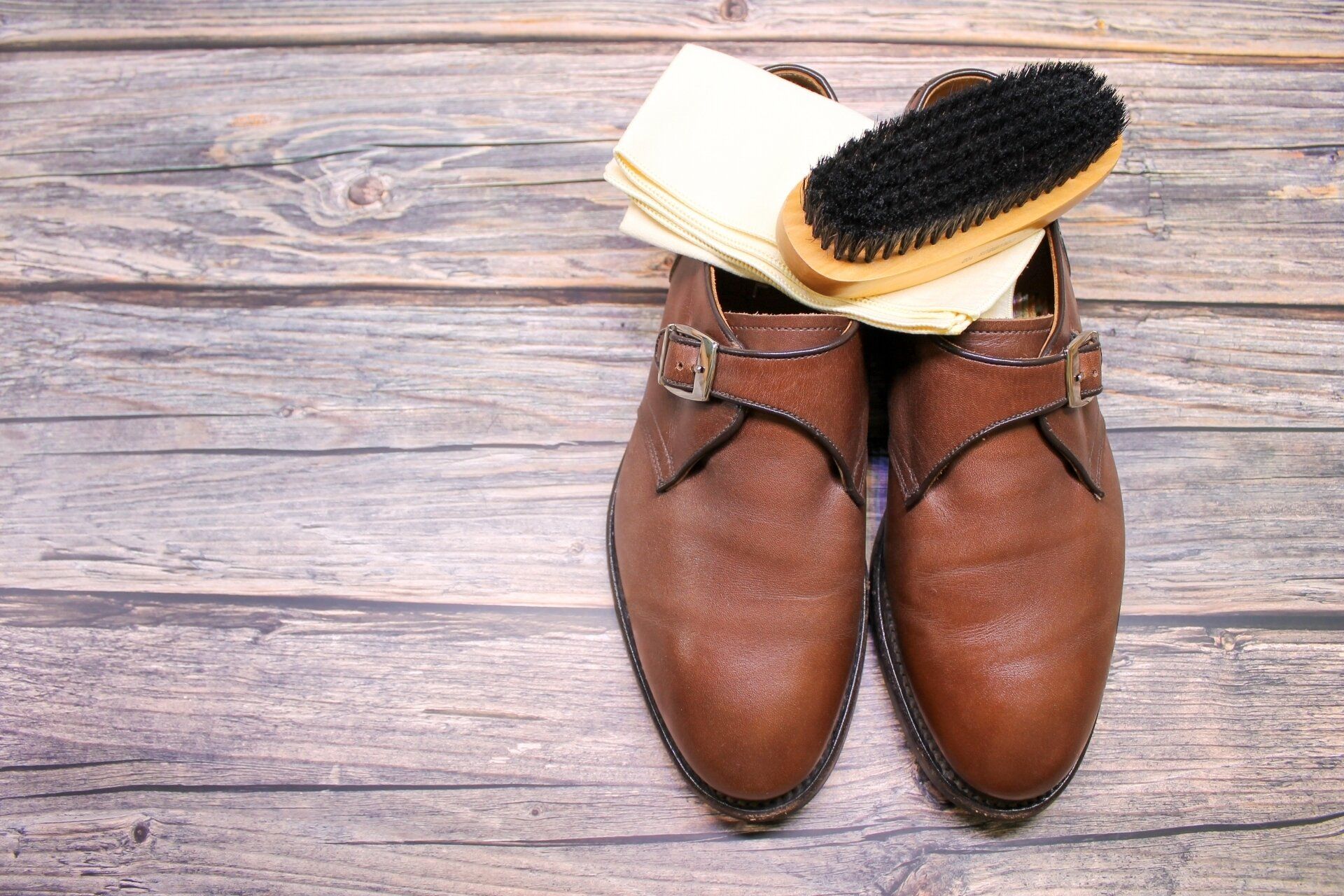 メンズのカジュアルスタイルにおすすめの革靴〇選&コーデ例〇選《2024》