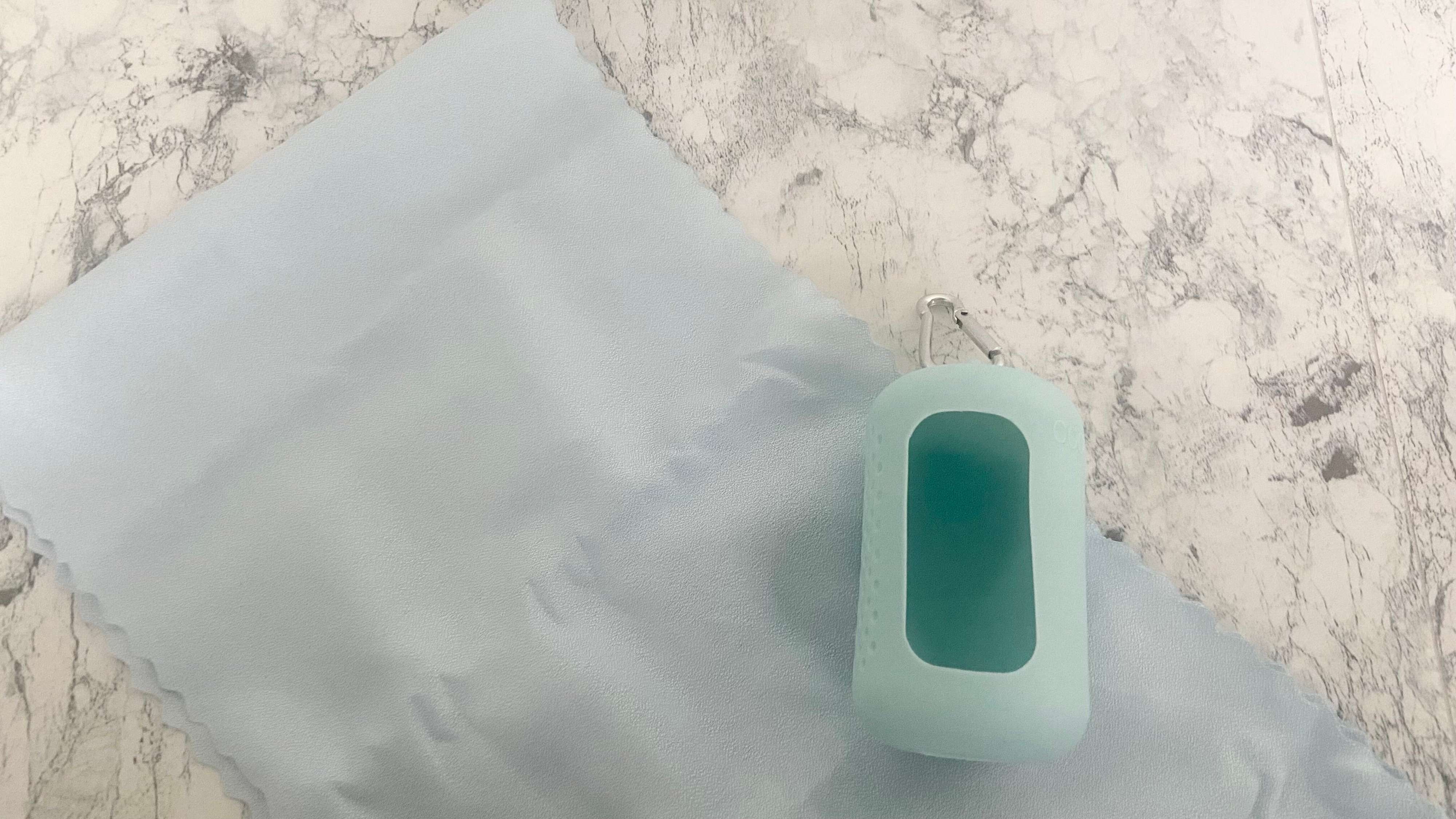 スリーピー THREEPPY  クールタオル（シリコーンケース付、柄A） JANコード：4550480747637