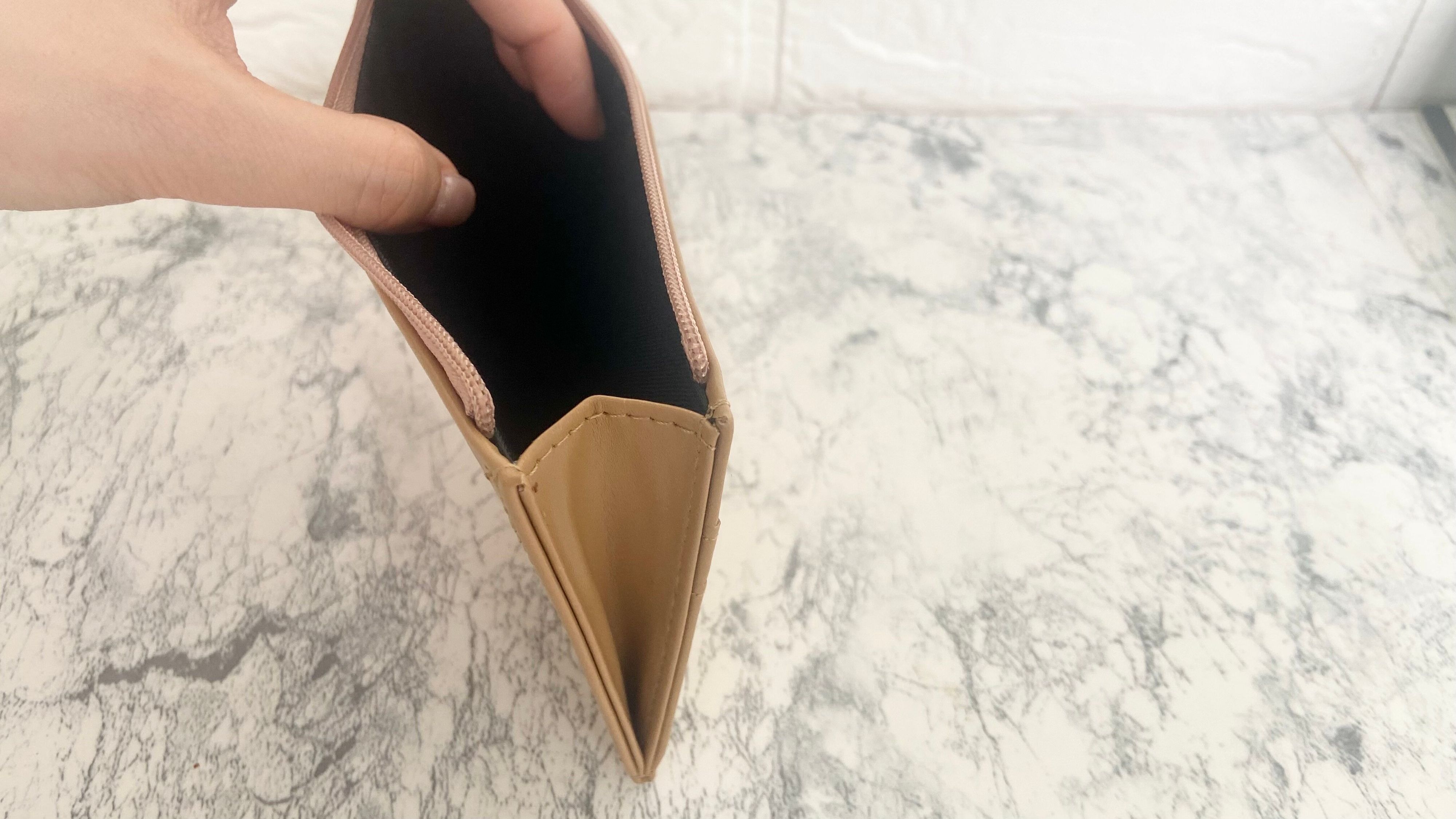 スリムウォレットケース JANコード：4550480564166