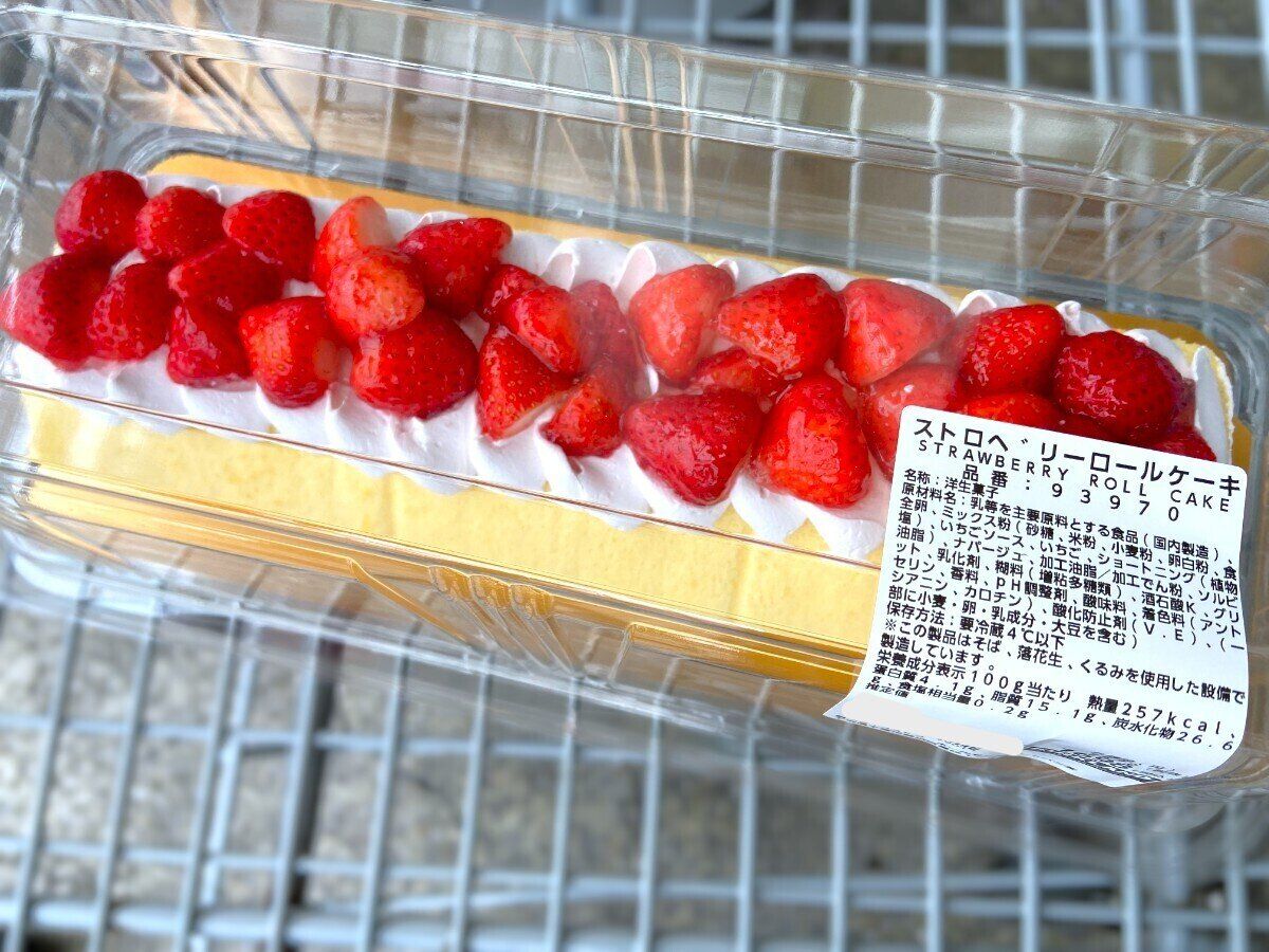 ストロベリーロールケーキ