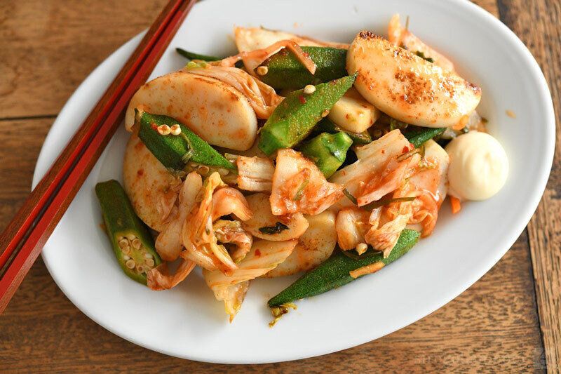 オクラ,かまぼこ,キムチの炒め物