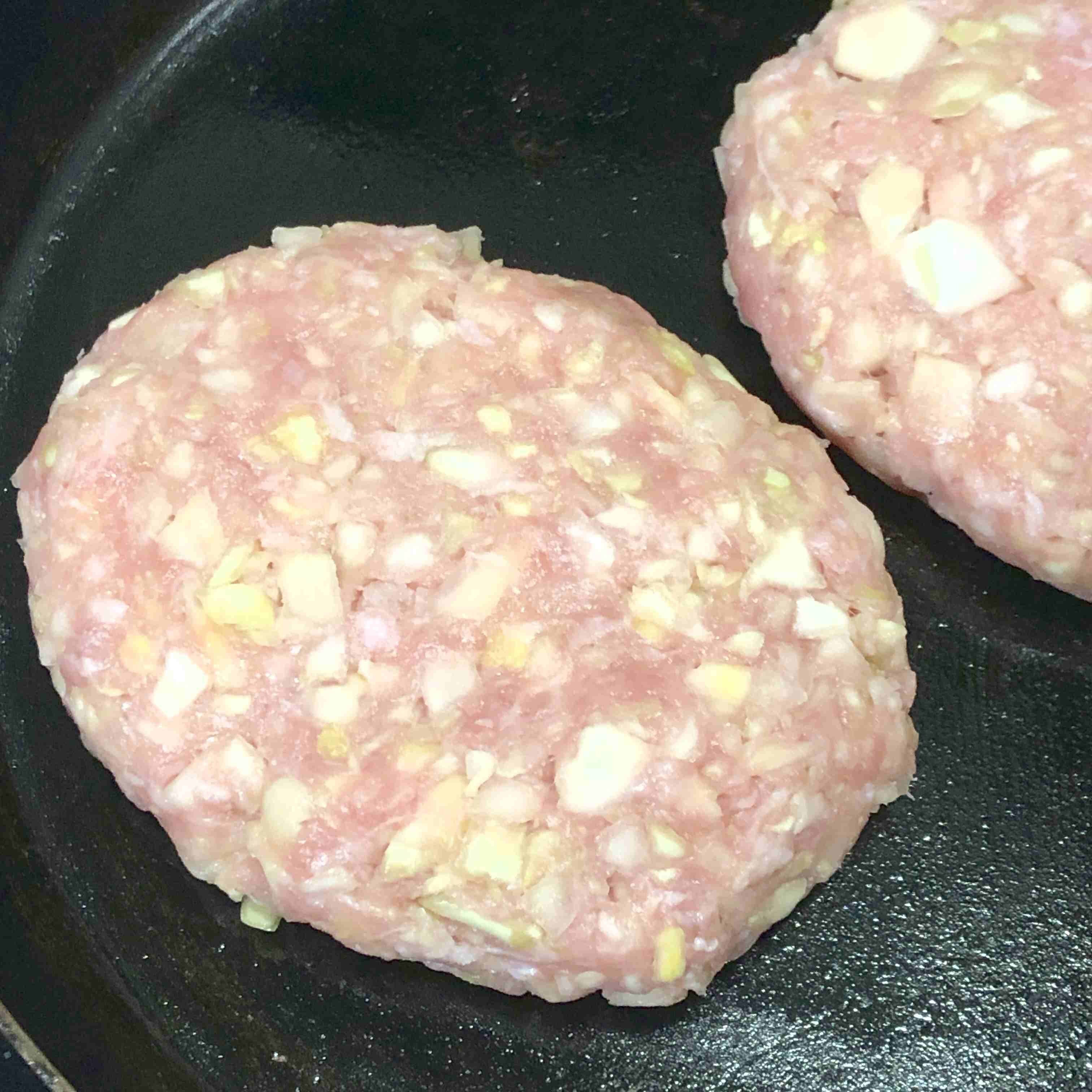 キャベツ入りハンバーグ